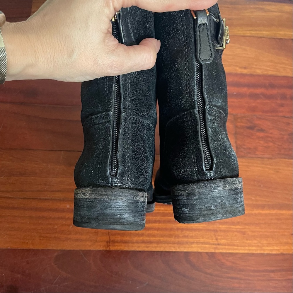 Tory Burch Selena Boots Black Size 8 Crinkle Distressed Leather Logo Metallic - Picture 11 of 12